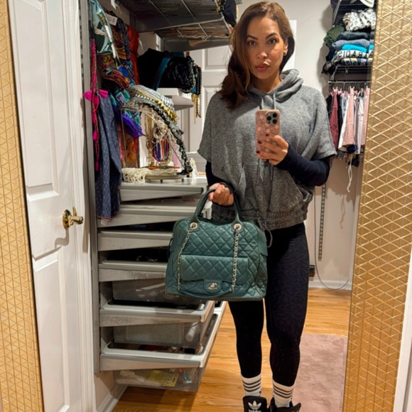 Large Chanel handbag, pet & smoke free home. Wore it a handful of times. - Picture 11 of 12